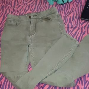 Green skinny jeggings♡